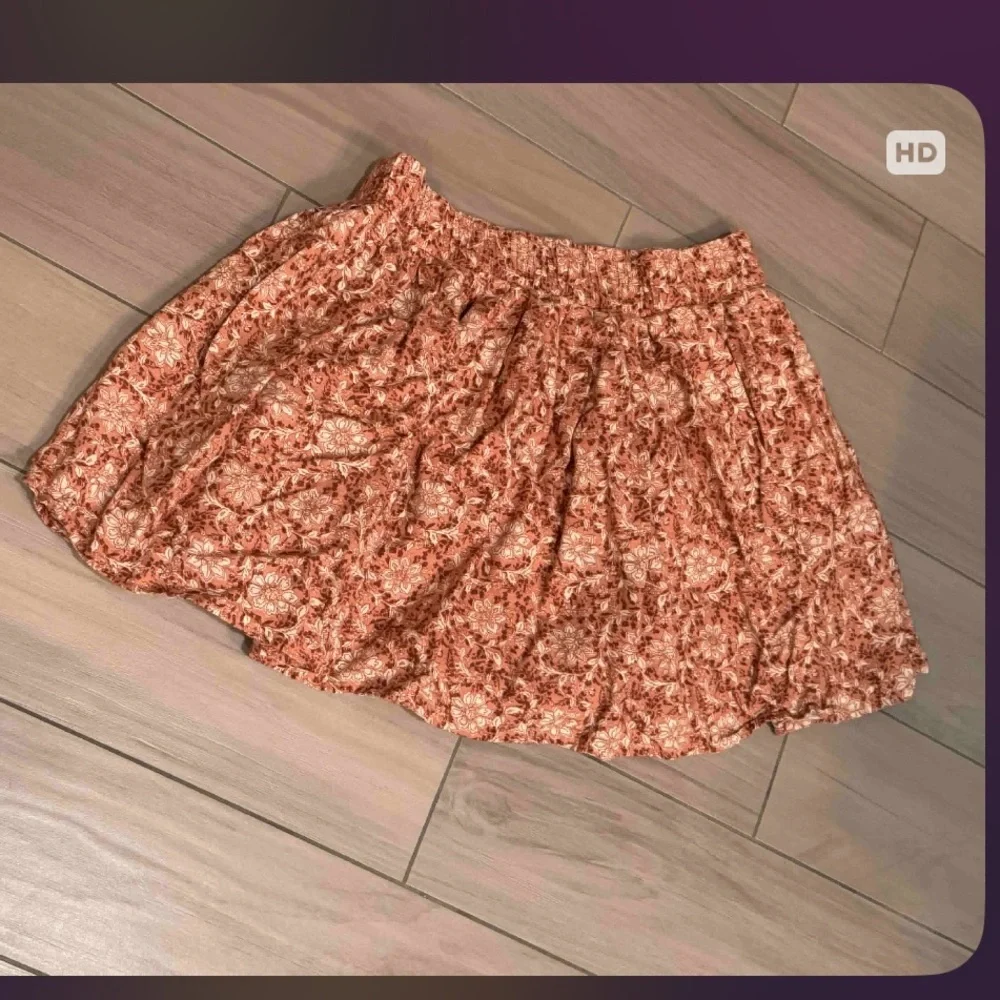American Eagle Outfitters Cream Skirt MEDIUM waist 30in length 16in